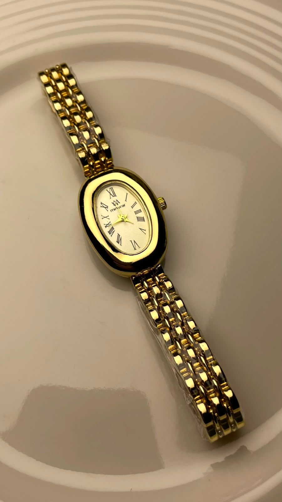 Gold Oval Baignoire Watch – Pearl White Dial