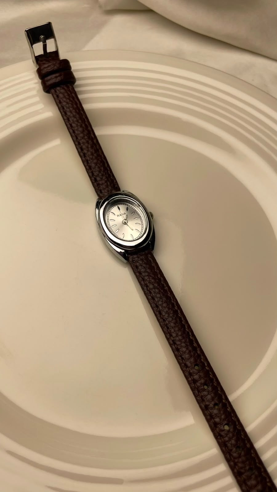 Minimalist Oval Case Quartz Watch – Polished Silver / Brown Textured Band