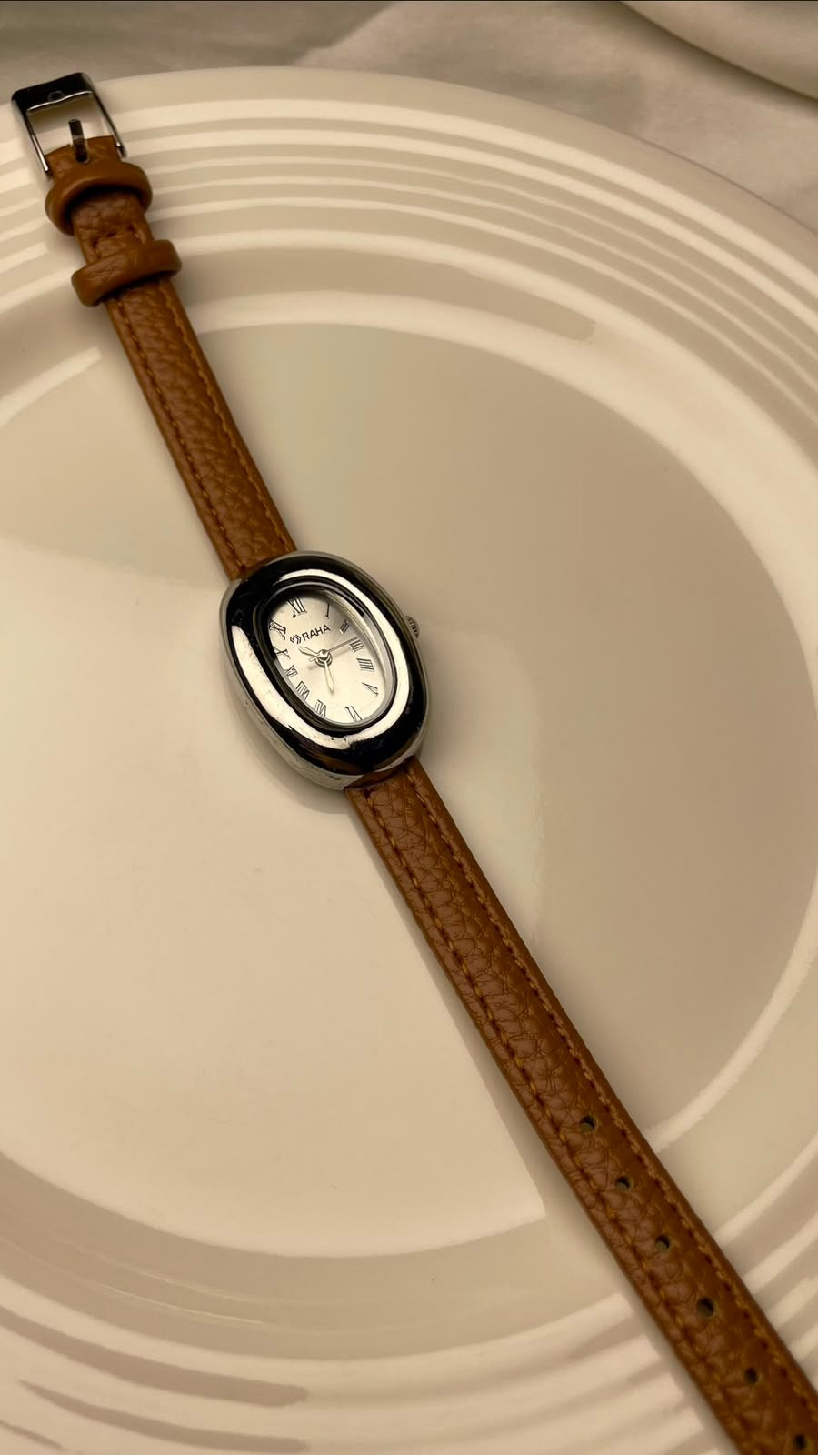 Women’s Vintage Oval Leather Strap Watch – Roman Numeral Classic Wristwatch
